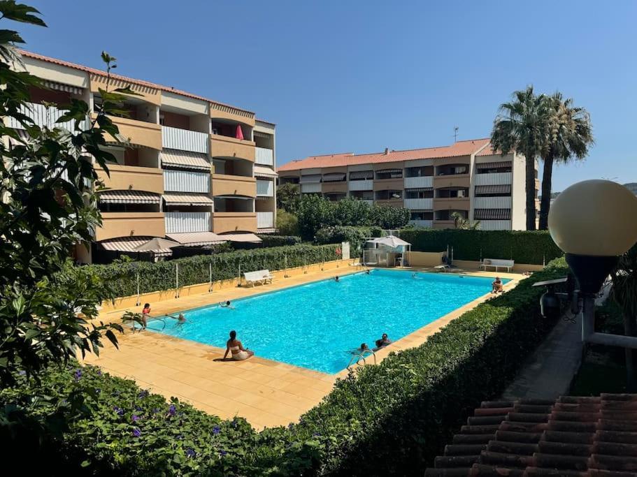 Appart Cosy, Piscine, Clim, Parking Prive - Proche Plage - Arrivee Autonome - Lit Queen Size La Seyne-sur-Mer Exteriör bild